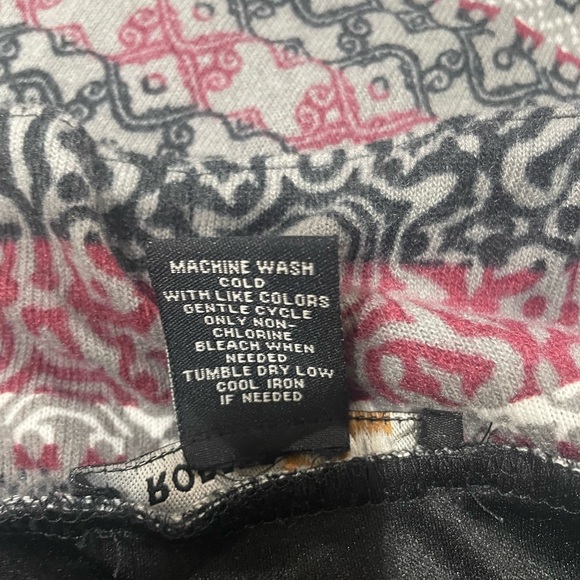 Robert Louis Black and Red Patterned Maxi Skirt - Picture 6 of 8